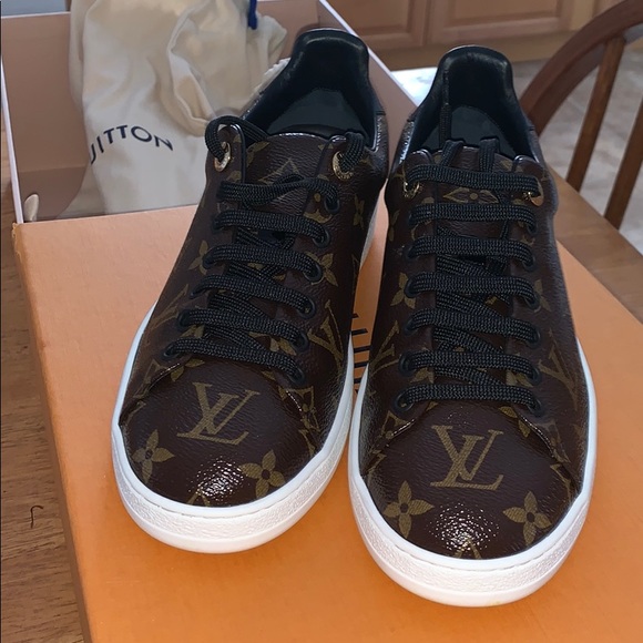 Authentic Louis Vuitton sneakers. New shoelaces and - Depop